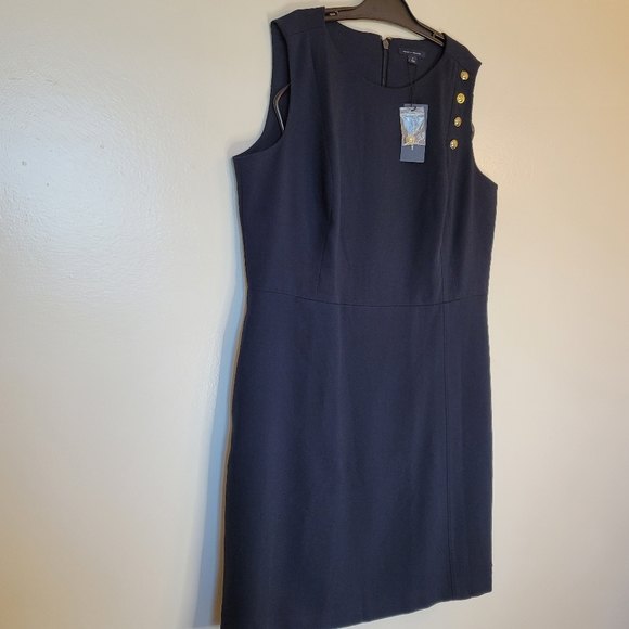 Tommy Hilfiger Sleeveless Dress with Button design - Picture 4 of 10
